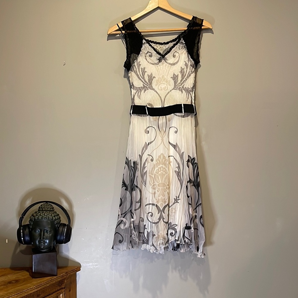 Komarov, S, (4-6) stunning, fully lined, elasticized belt, fine polyester, EUC